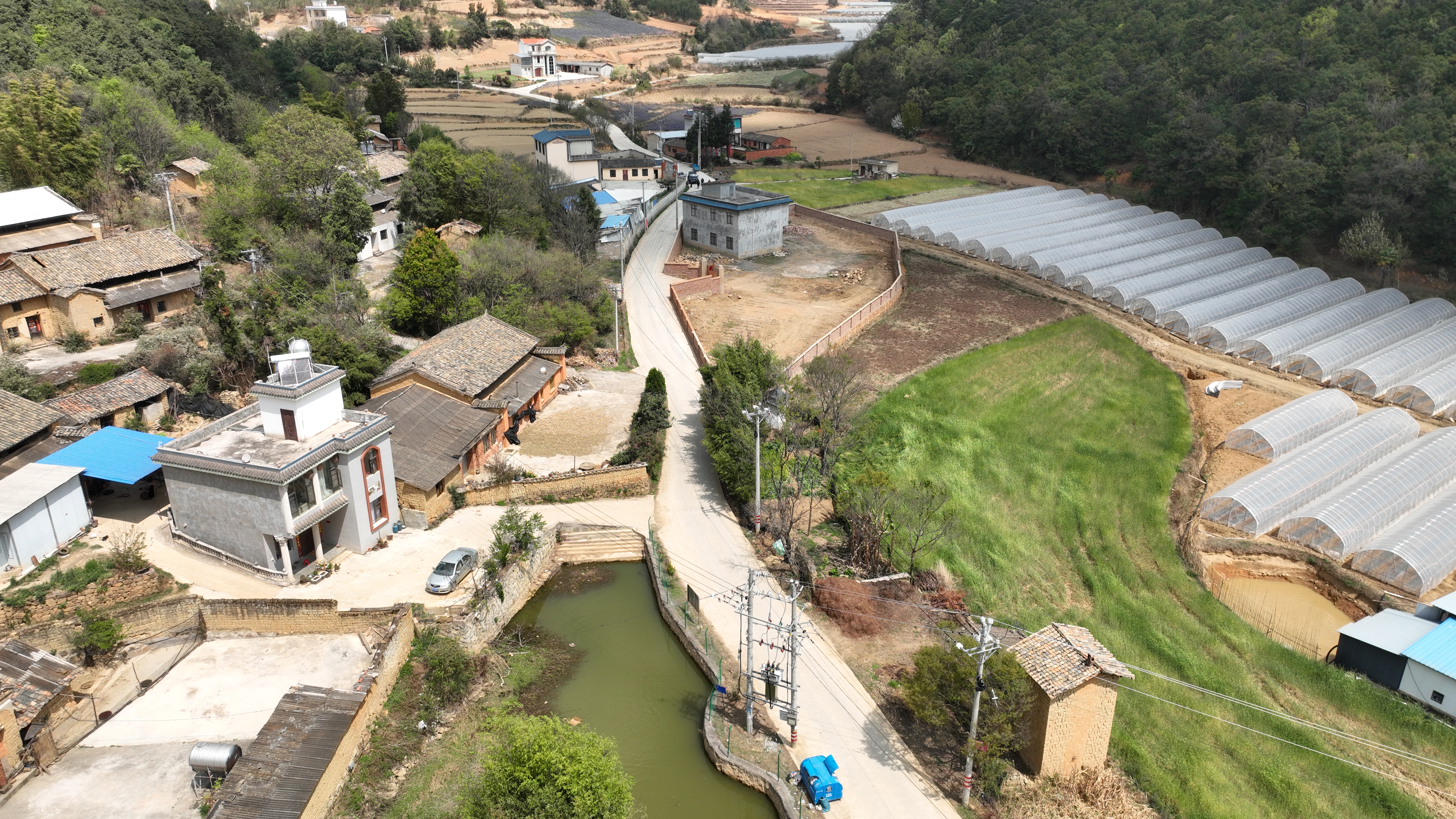 马过河镇:拓宽村内便民路 民生实事暖人心