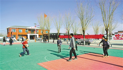 <p>    新建的文化广场，方便居民休闲锻炼。</p>