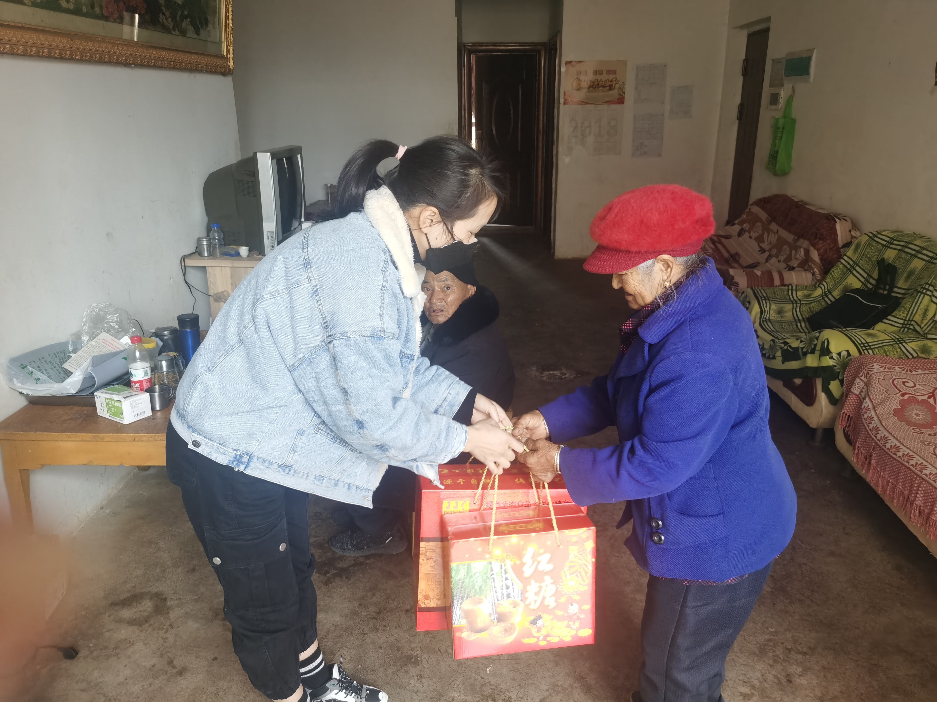 入户慰问 (2).jpg