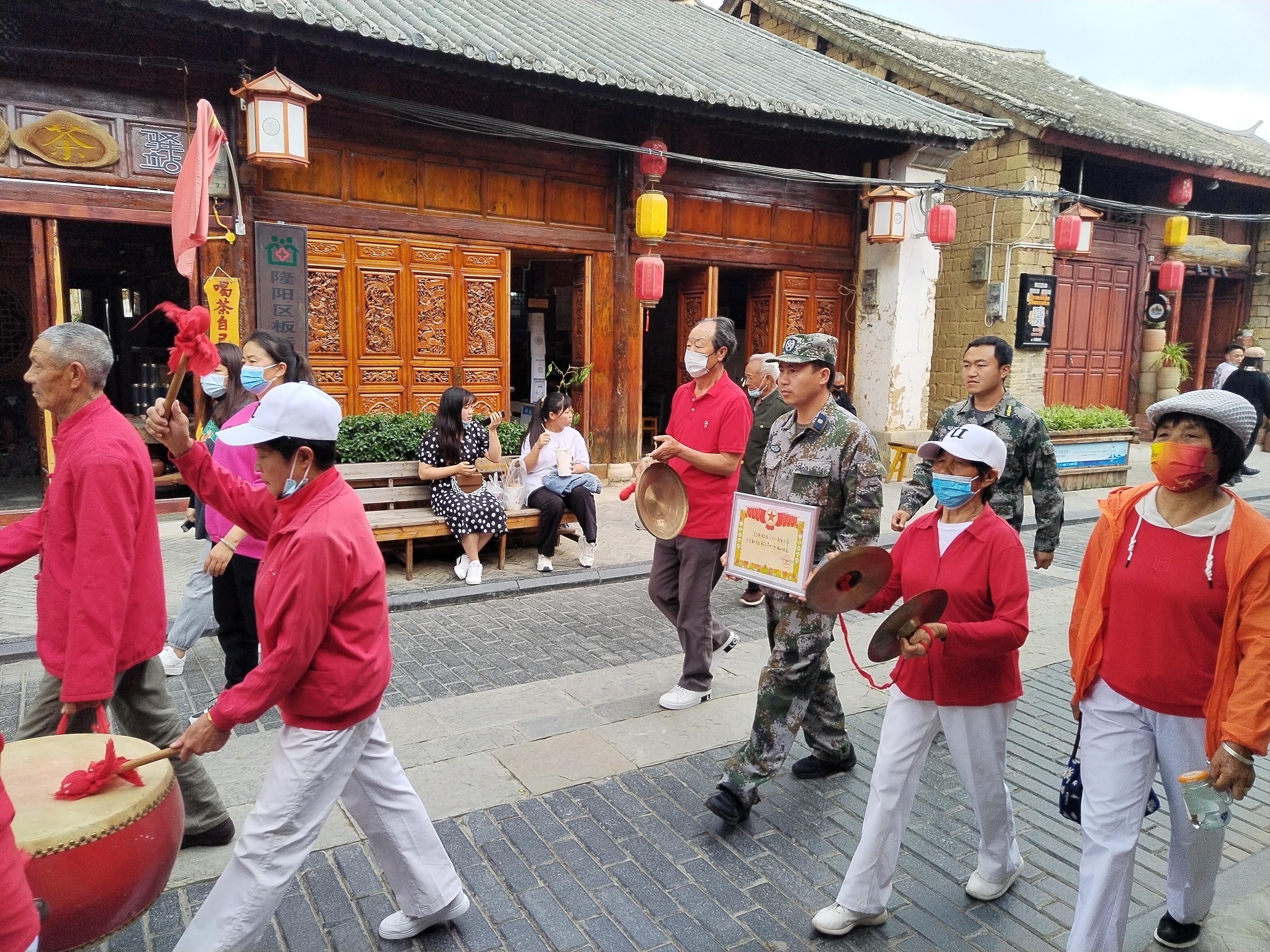 (图片)喜报送到家 慰问暖人心 (1).jpg