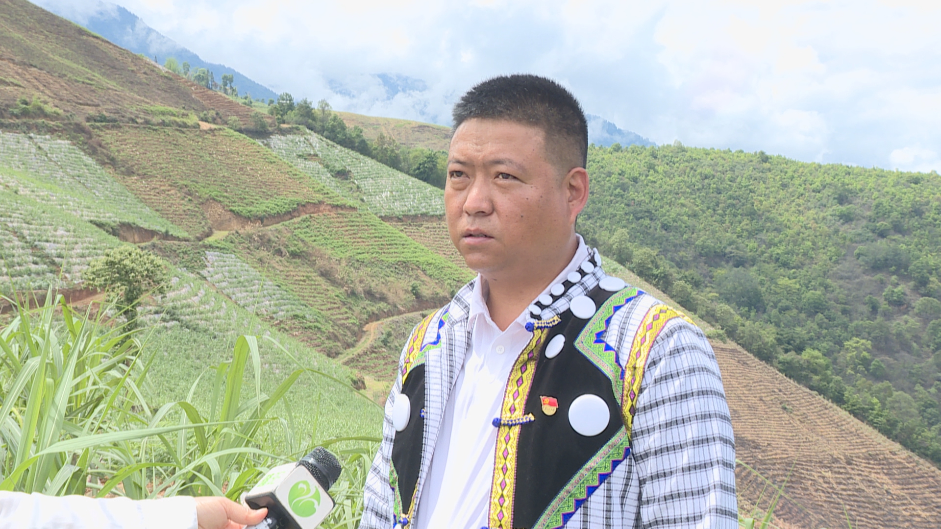 (部门已审)甜蜜的产业 幸福的生活褚文明.jpg