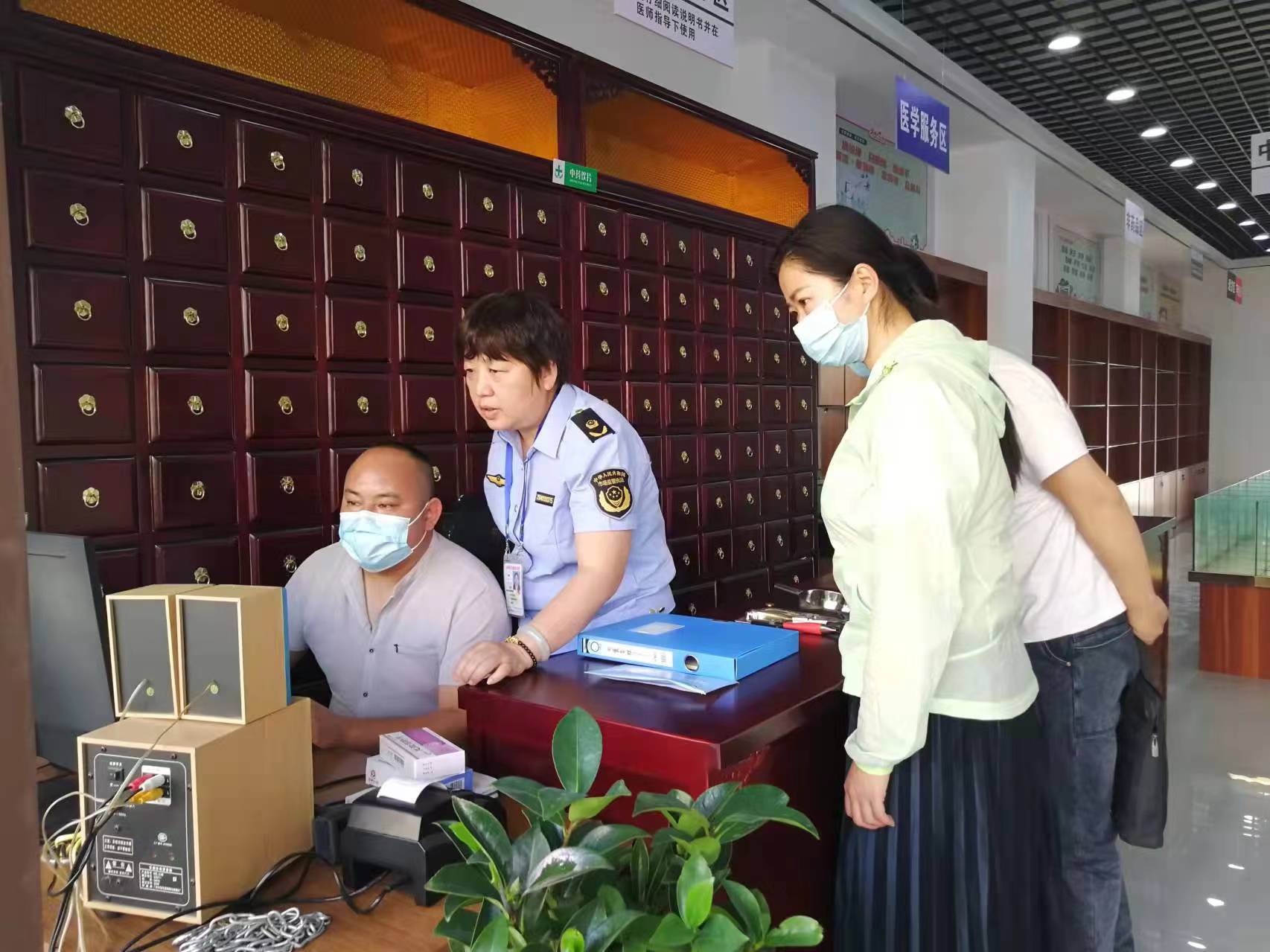 插图3（组合图3—1）：惩处、指导相结合，确保零售药店防疫管控长效长治。.jpg