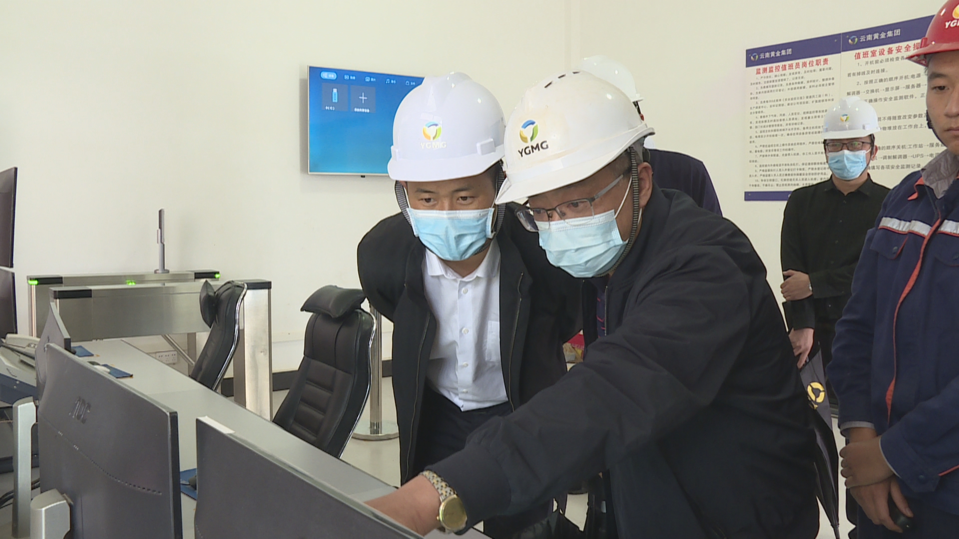 杨俊波深入我区部分商场 企业 学校督查安全生产工作06.jpg