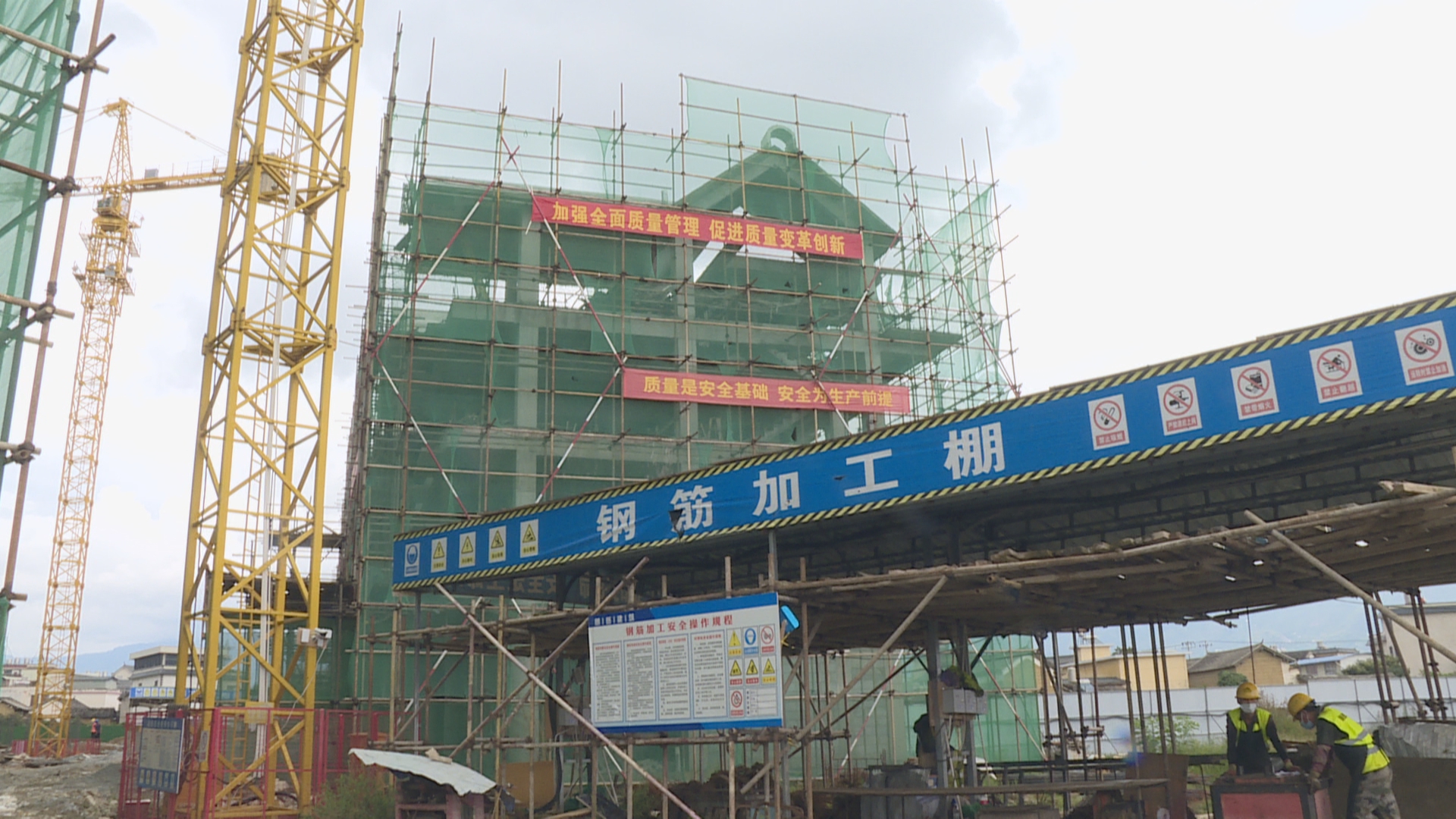 杨俊波深入我区部分商场 企业 学校督查安全生产工作055.jpg