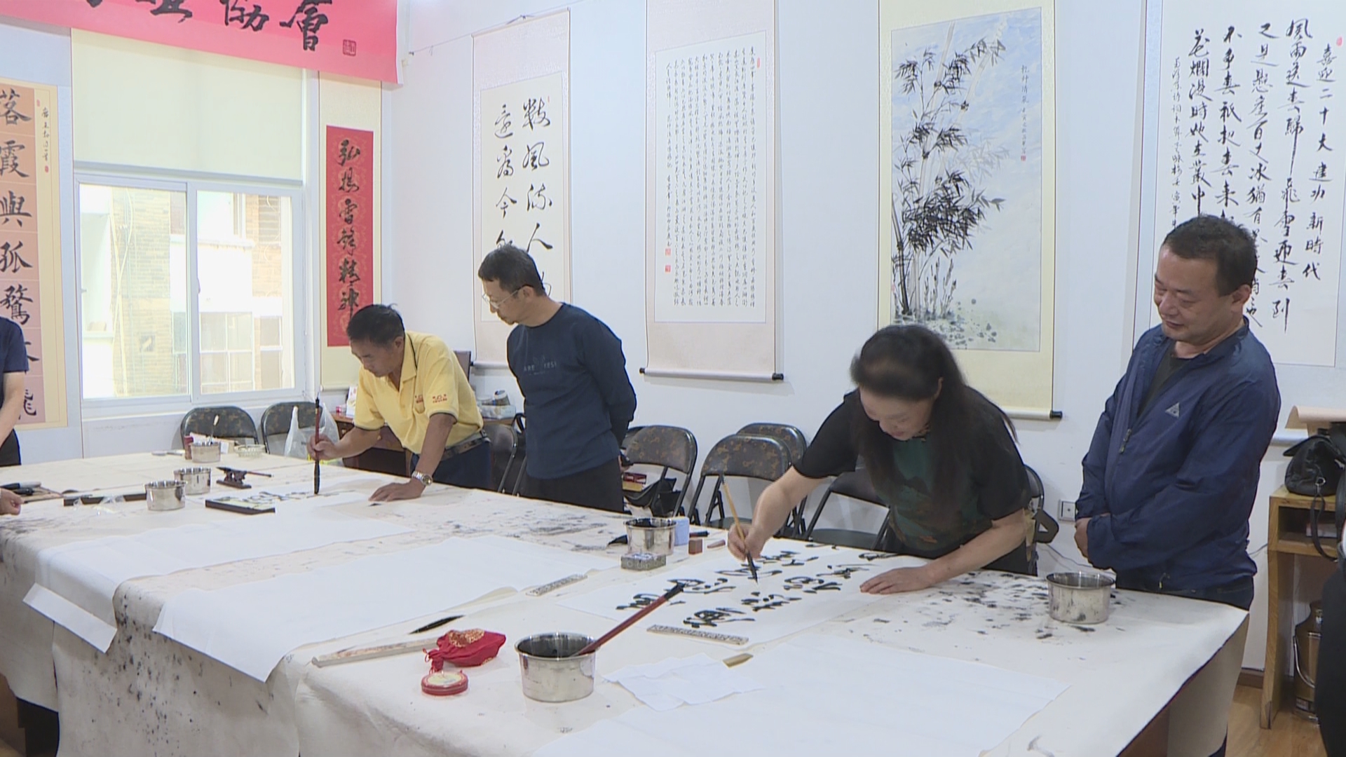 我区离退休干部“银发心向党 喜迎二十大”展示展演展览02.jpg