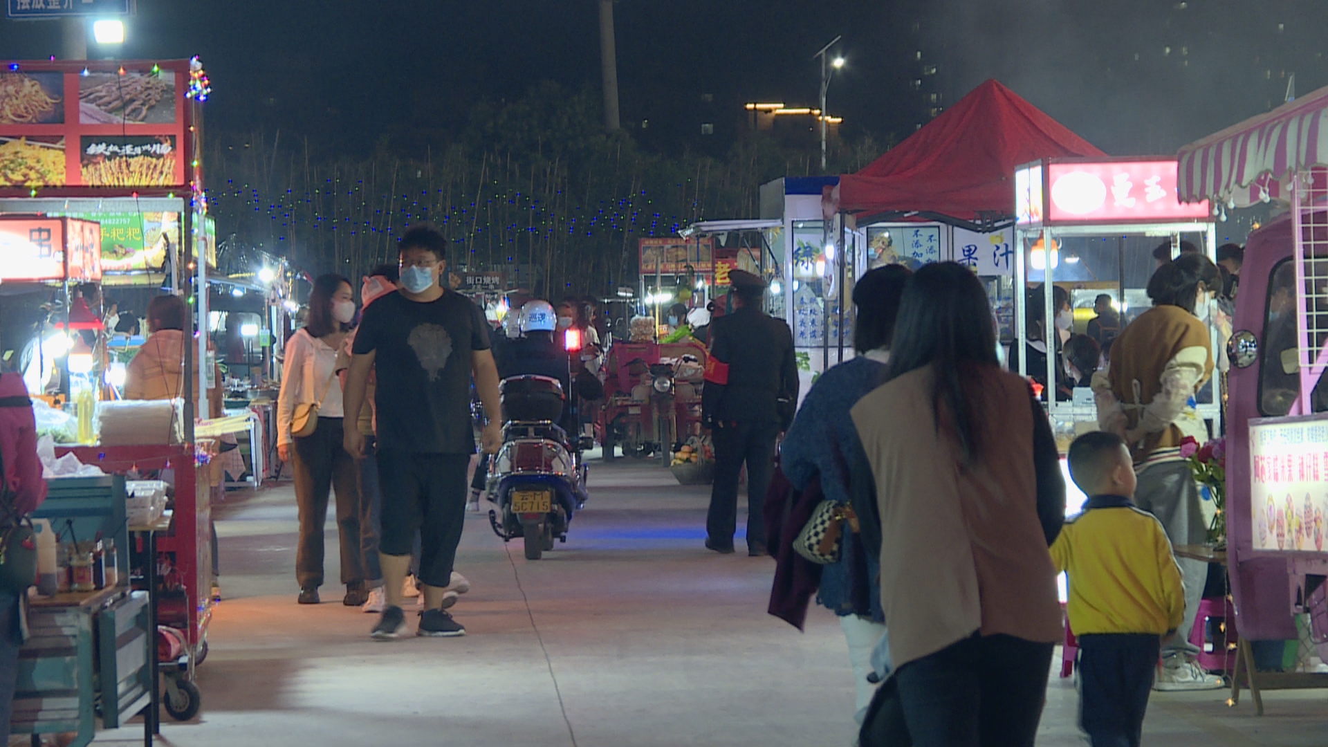 办夜市 促就业 人间烟火暖民心0222.jpg