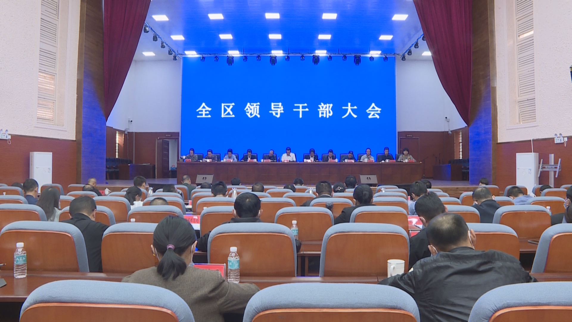 我区召开领导干部大会 传达学习党的二十大精神01.jpg