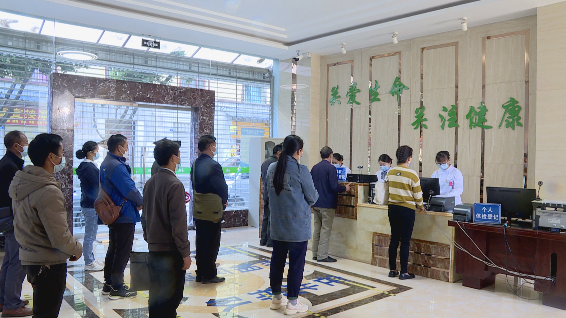 身体是奋斗的本钱 隆阳区关爱基层干部 为3245人提供免费体检044.jpg
