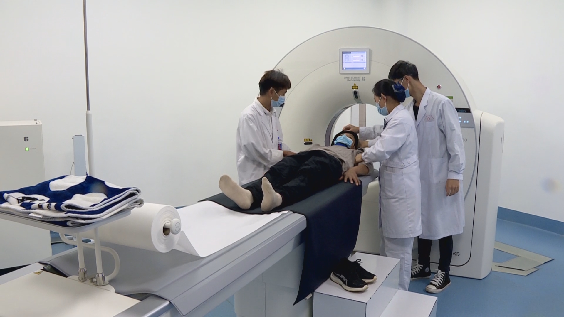 身体是奋斗的本钱 隆阳区关爱基层干部 为3245人提供免费体检0123 - 副本.jpg