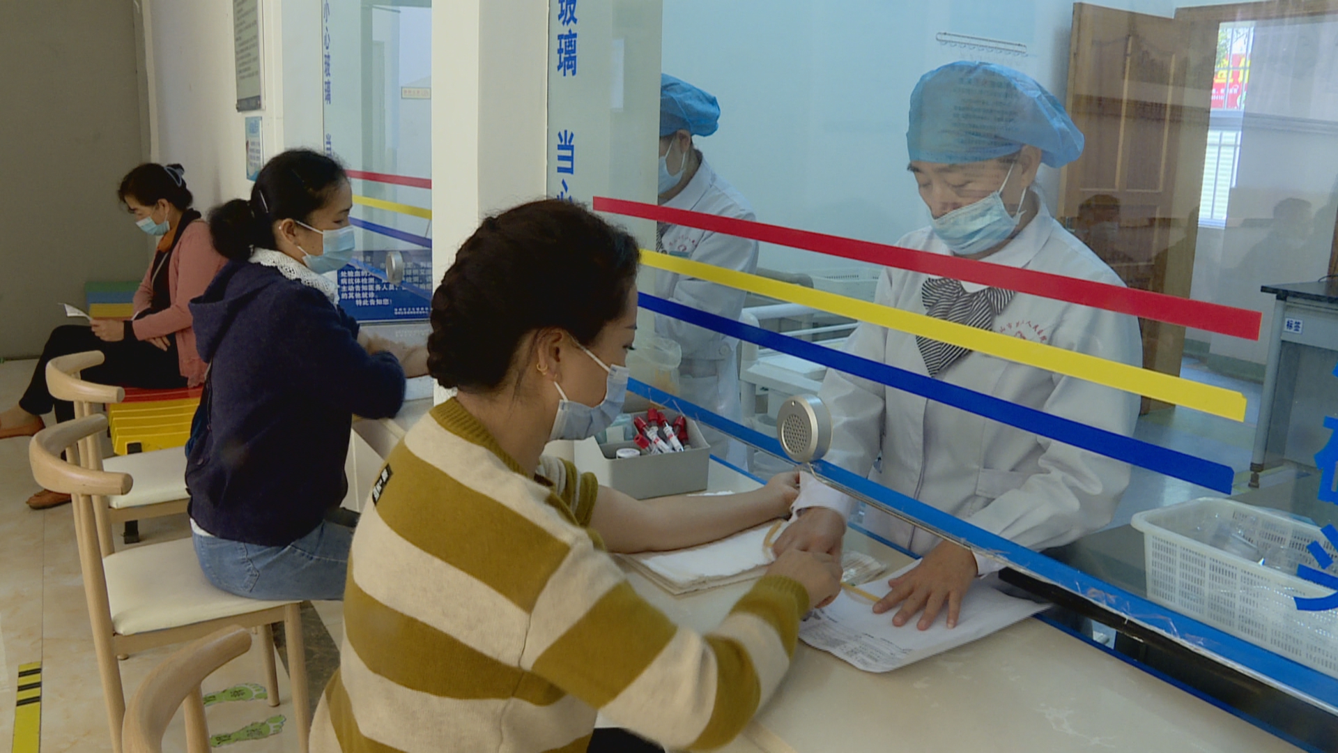 身体是奋斗的本钱 隆阳区关爱基层干部 为3245人提供免费体检08.jpg