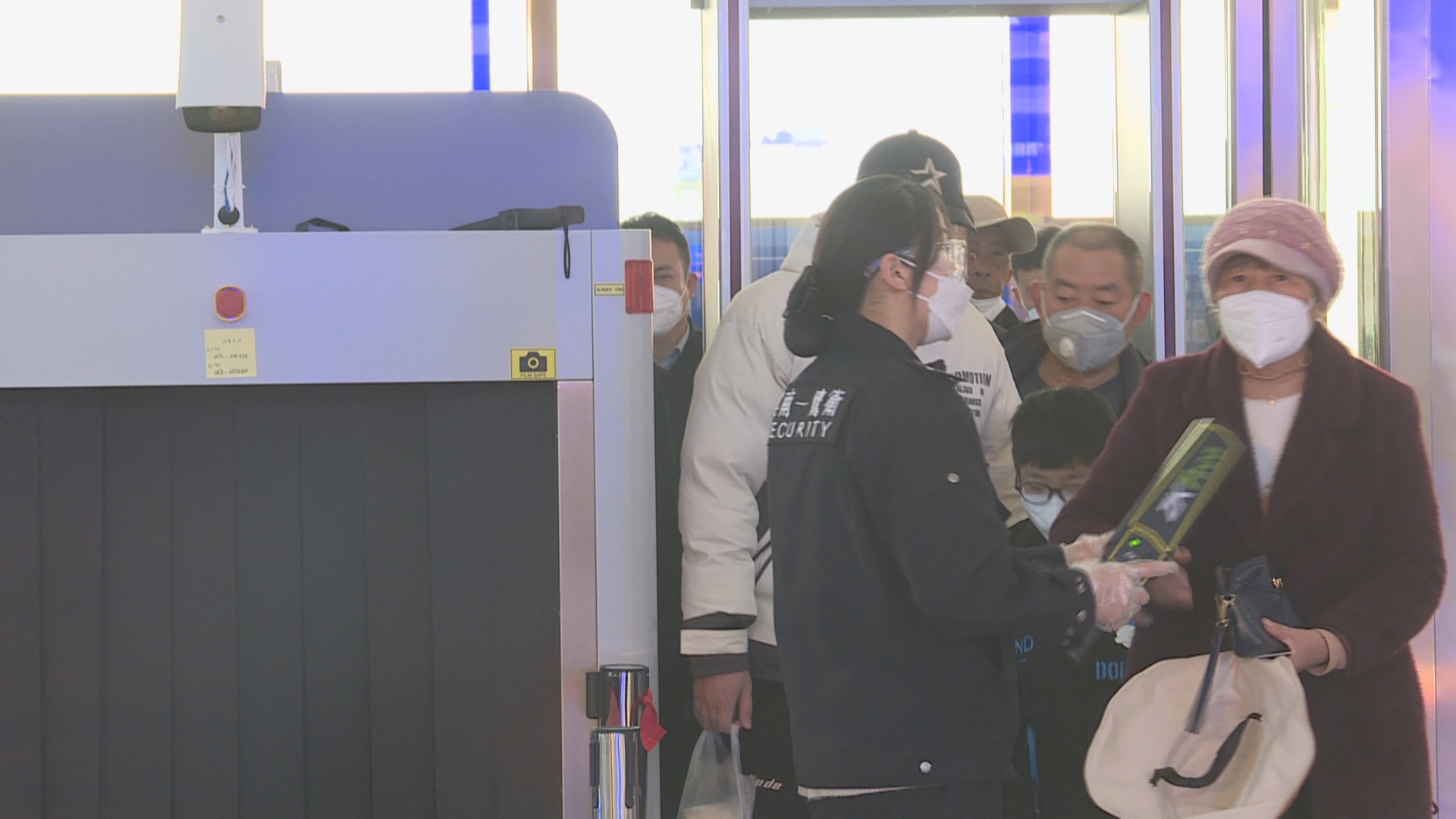 大瑞铁路保山站：全力保春运 让群众回家过团圆年02.jpg