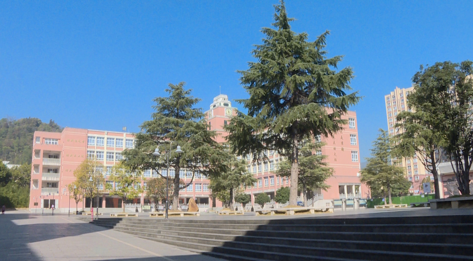 市委书记杨军深入隆阳区第一中学调研改1.jpg
