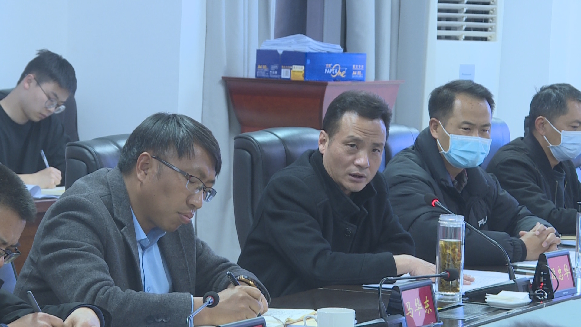 (新已审) 区委举行区委常委班子2022年度民主生活会集中学习研讨暨区委理论学习中心组2023年第一次集中学习(1).jpg