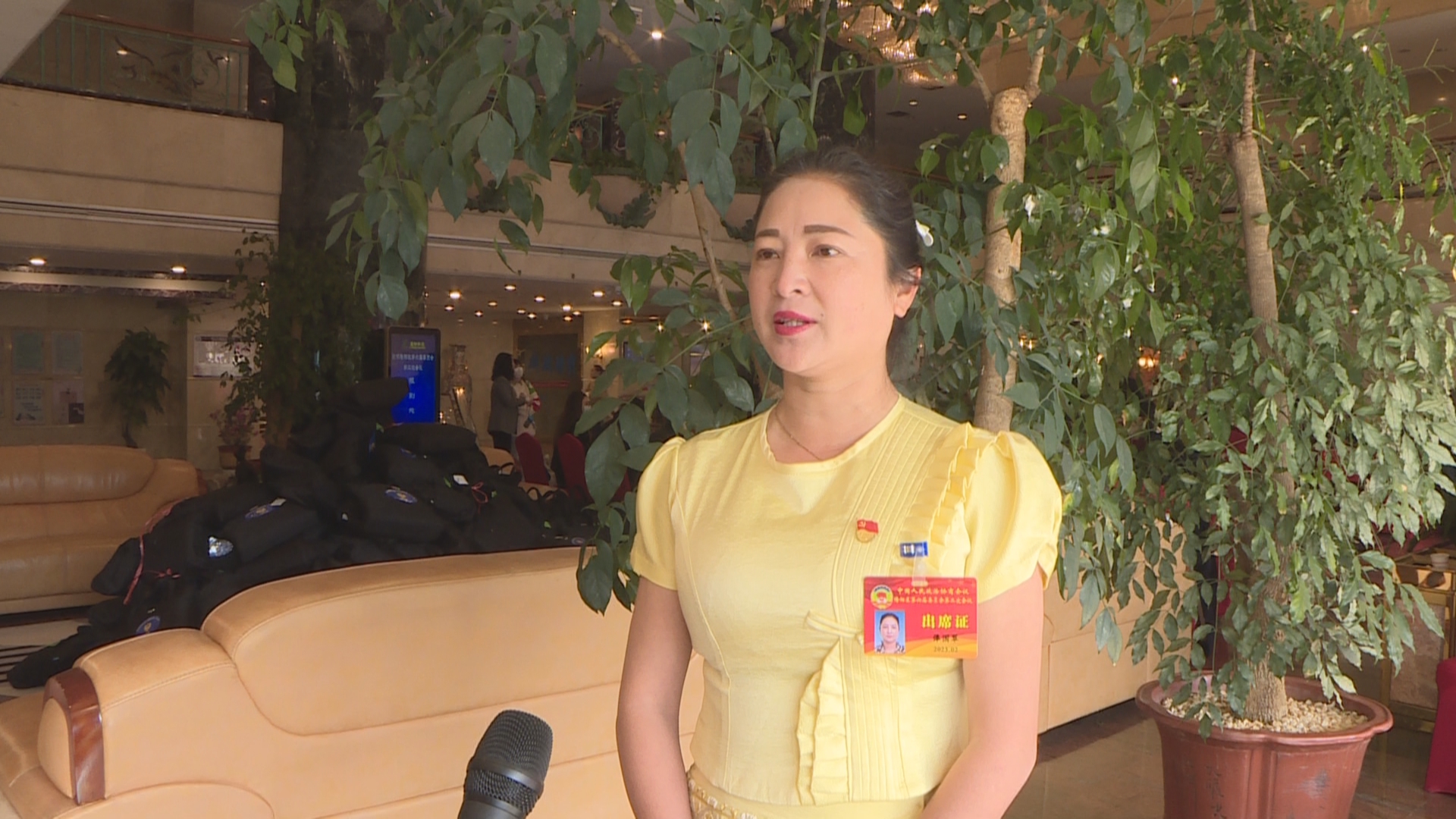 政协委员 俸国翠(1).jpg