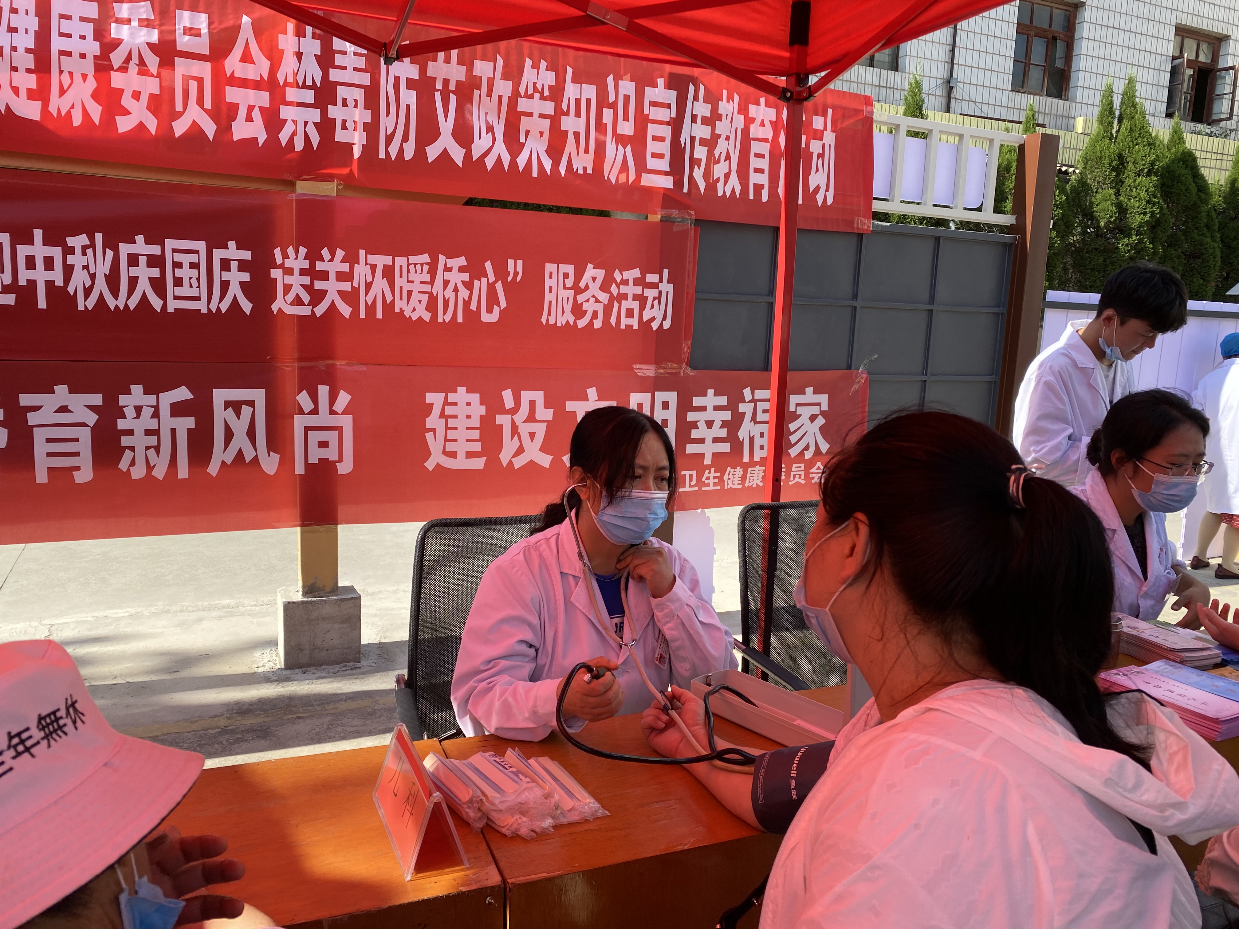 新华社区“侨胞之家”开展系列活动 (11).jpg