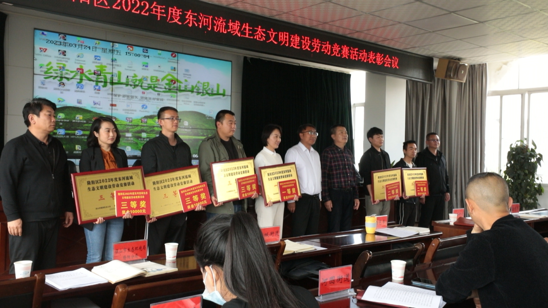 (理耀隆阳第8集)——强化就业优先政策 让劳动者的“饭碗”端得更稳 (2).jpg