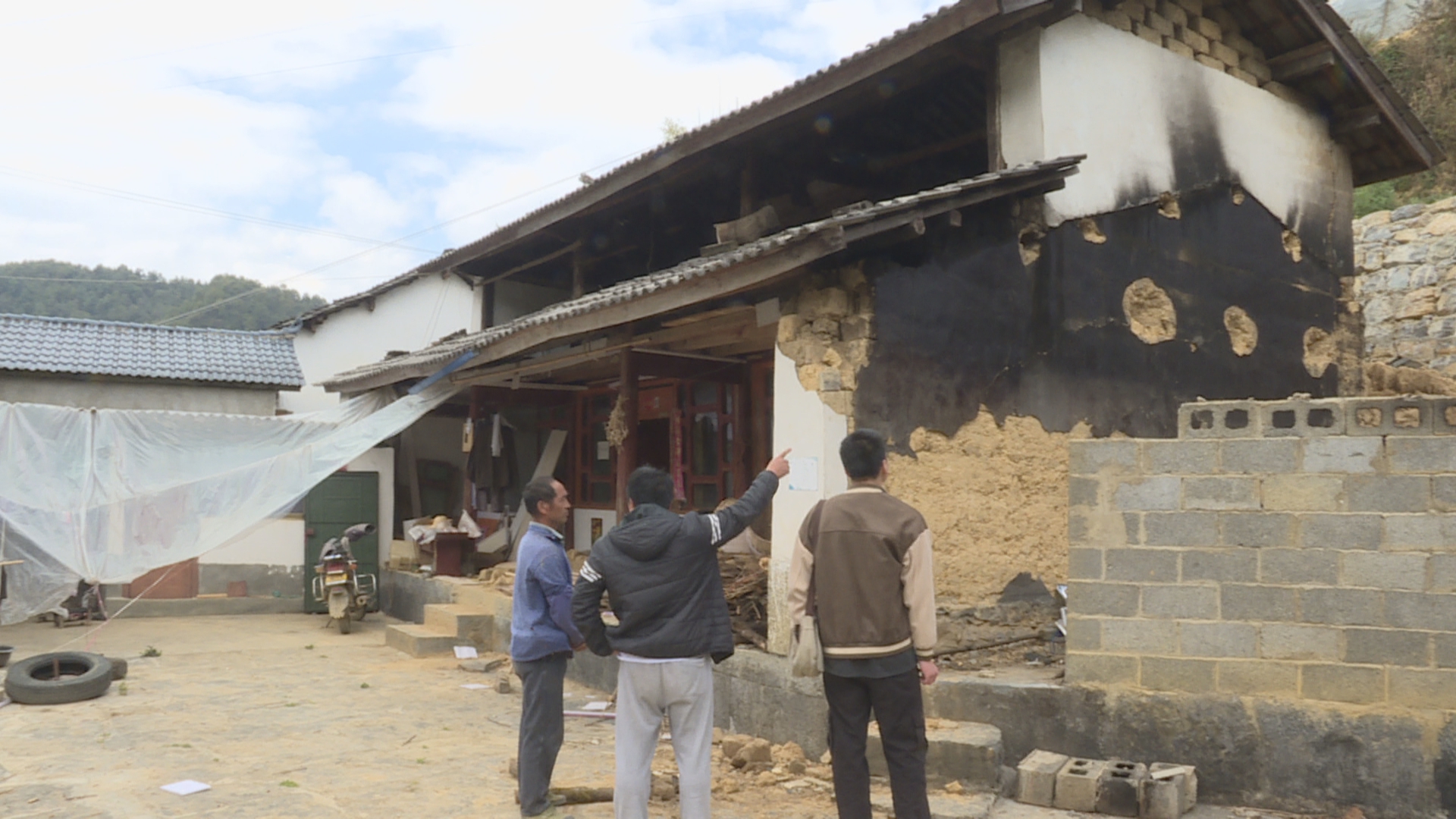 瓦马乡：远离隐患 搬出大山住上安心房(17).jpg