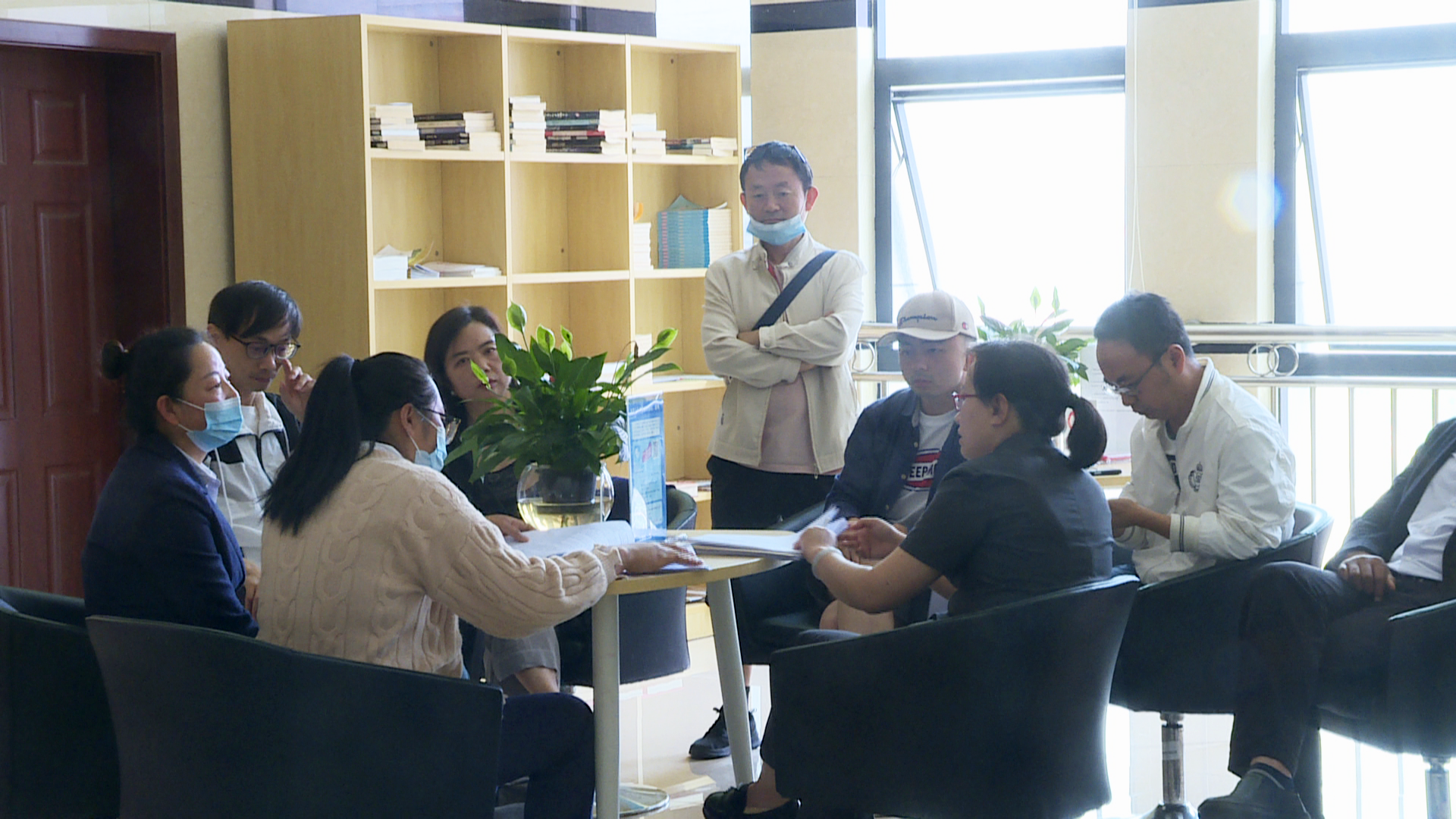 民族团结进步创建“进机关”：隆阳区人民法院奏民族团结和谐乐章(4)0.png