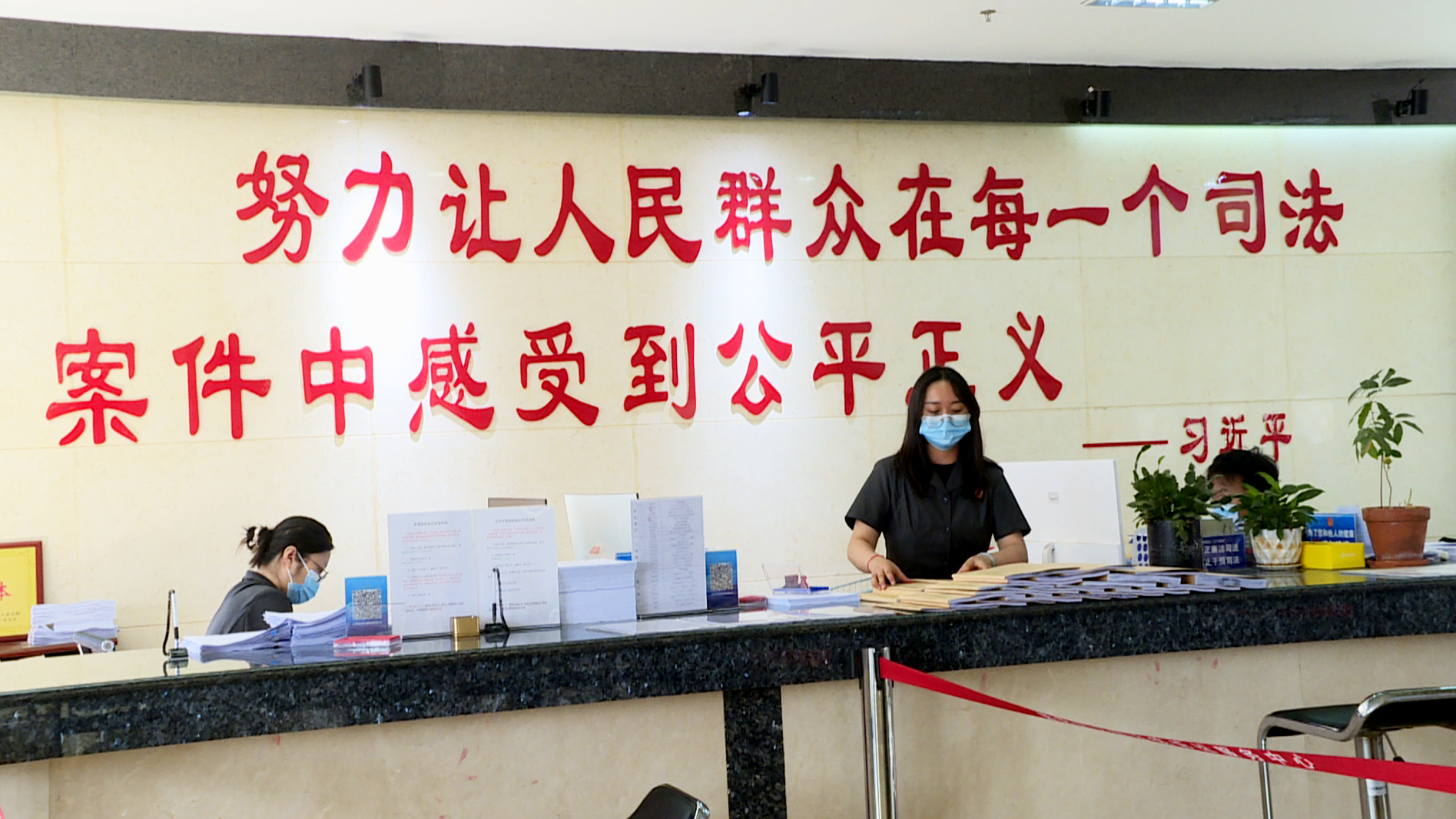 民族团结进步创建“进机关”：隆阳区人民法院奏民族团结和谐乐章0.png
