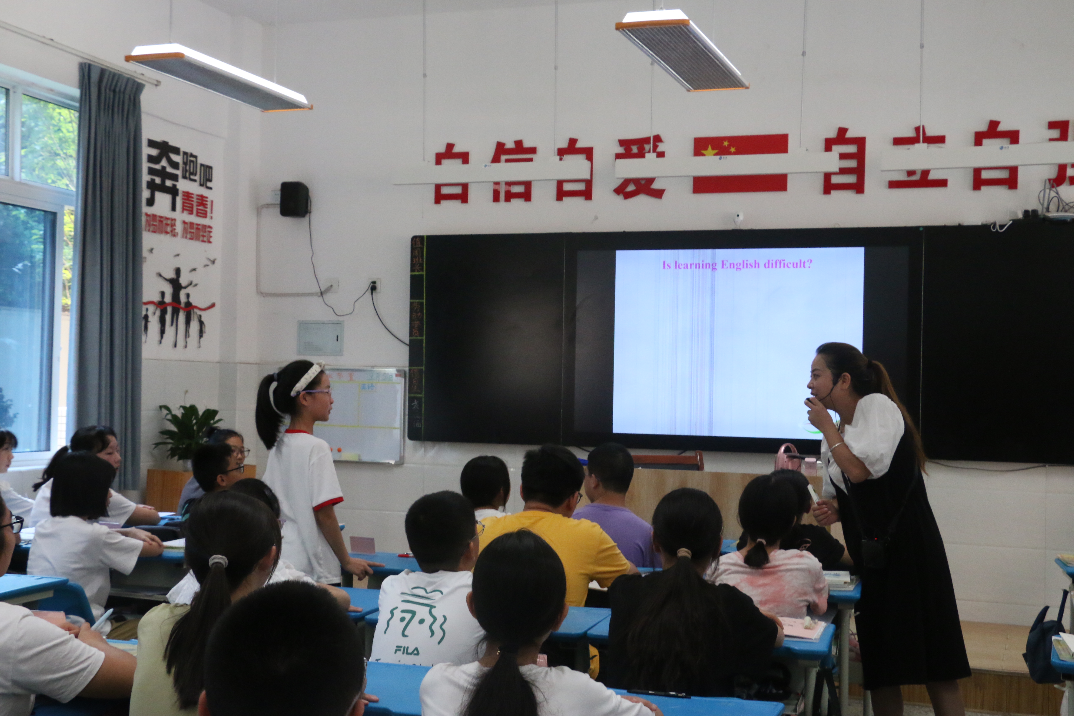 在英语学法指导课上，师生互动.JPG