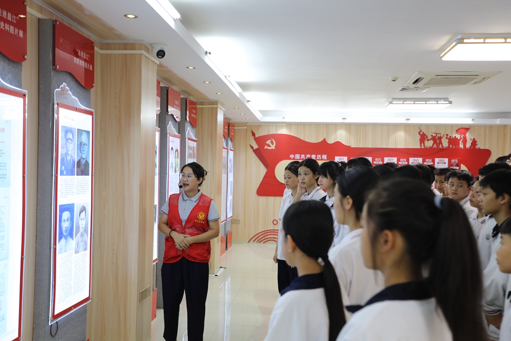 2023年昌江县开展“走进爱国主义教育基地 弘扬爱国主义精神”主题实践活动2222.jpg