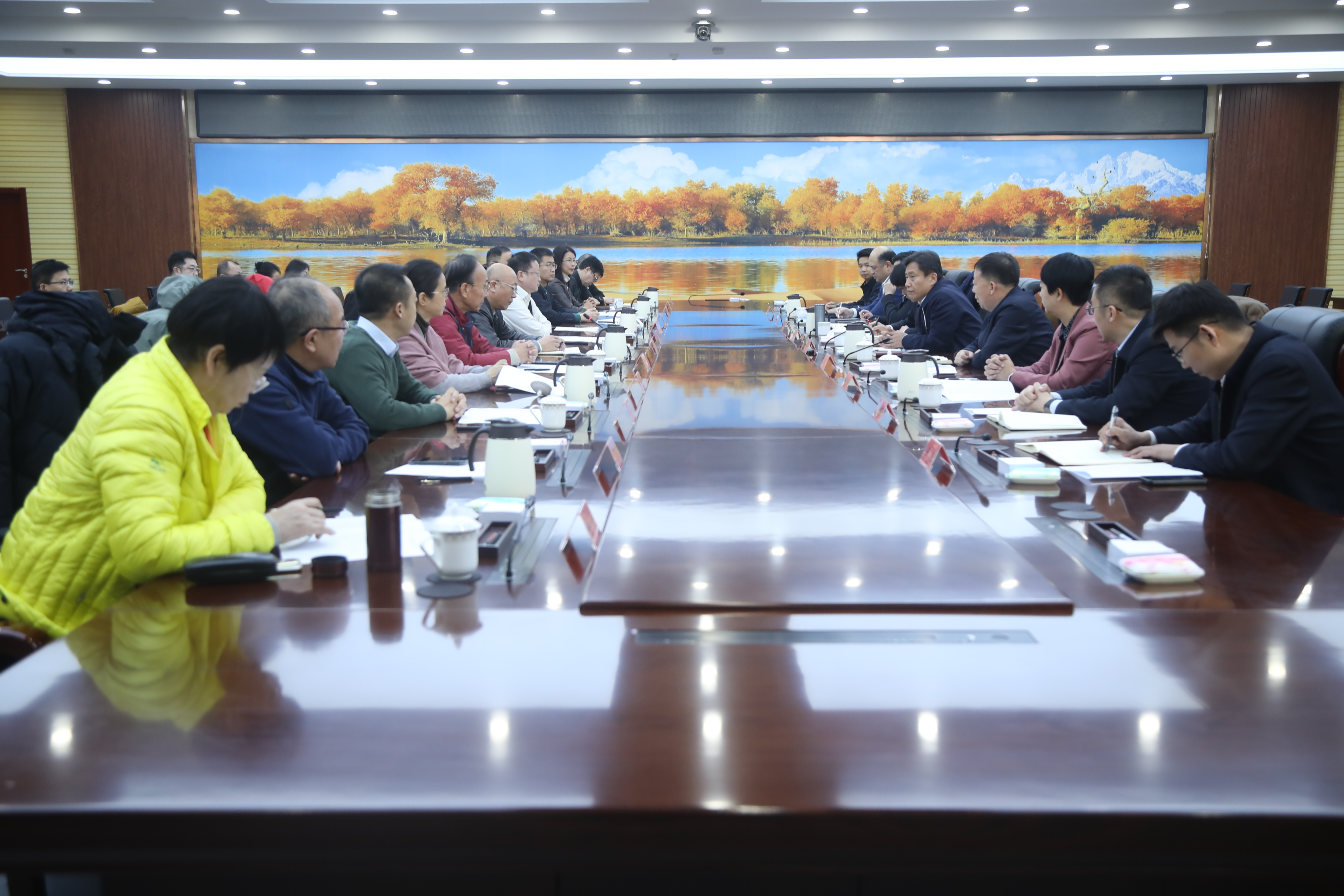 北京医疗专家来师市开展援疆公益行活动并举行座谈会