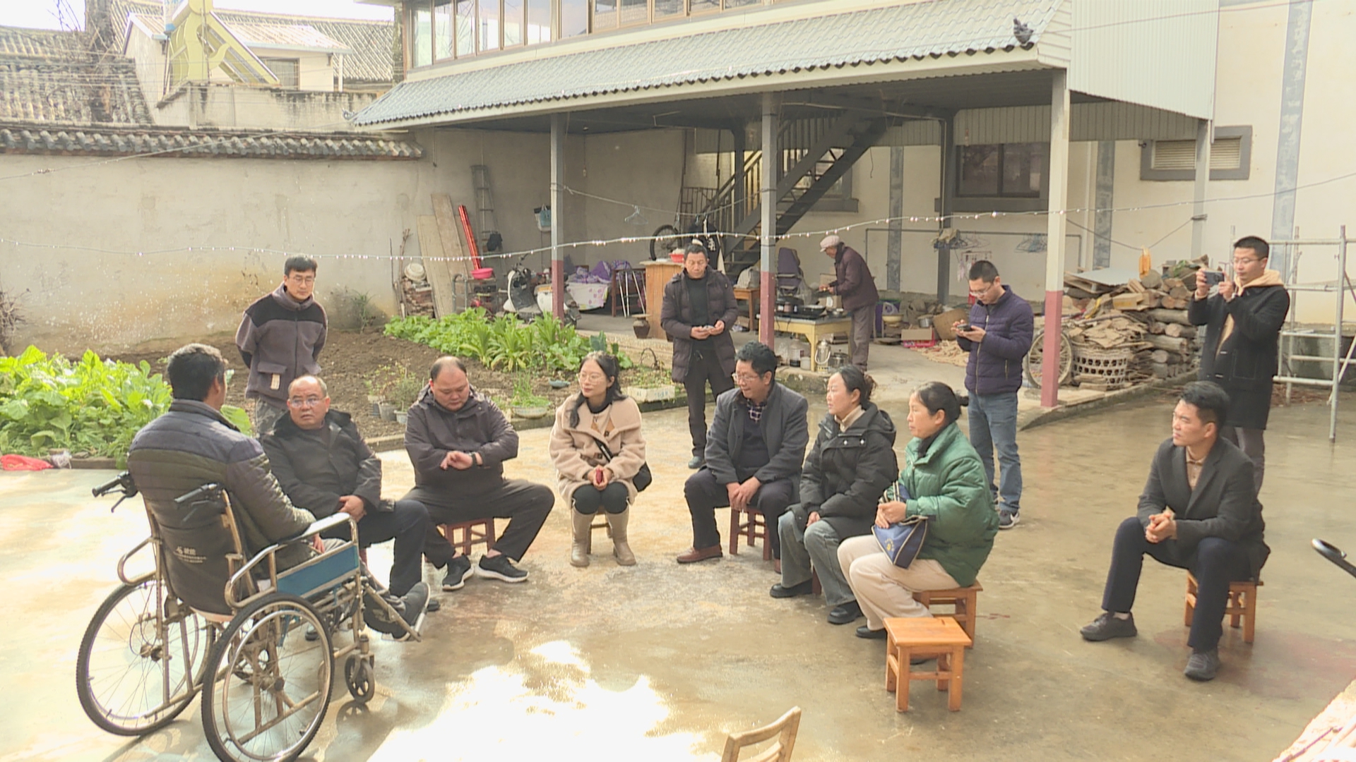 杨建军一行慰问留守（困境）儿童、低保户、残疾人和困难退役军人.jpg