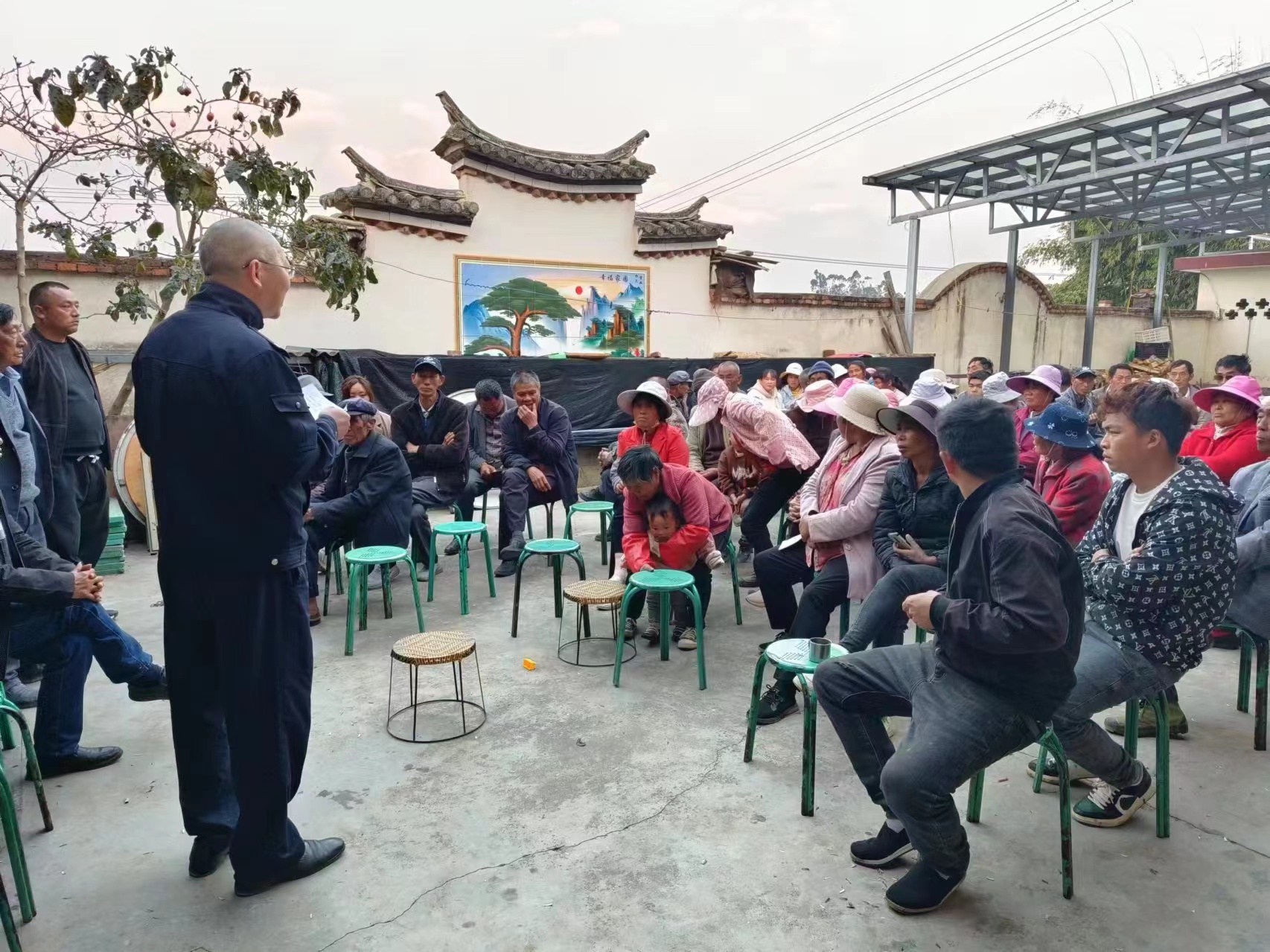 集中政策讲解.jpg