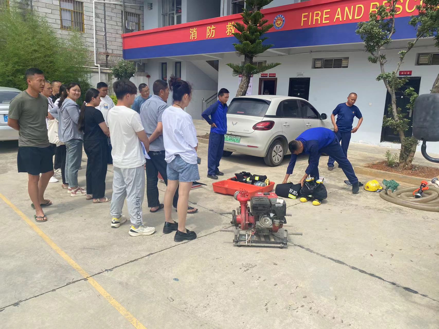 防火服穿戴整理放置教学.jpg