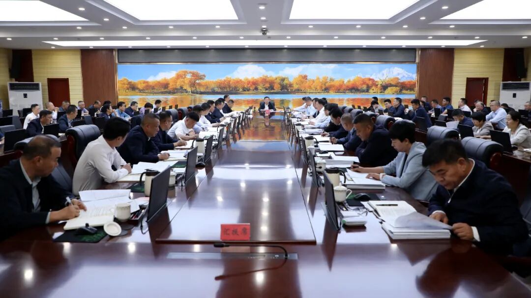 十二届师市党委常委会（扩大）会议召开