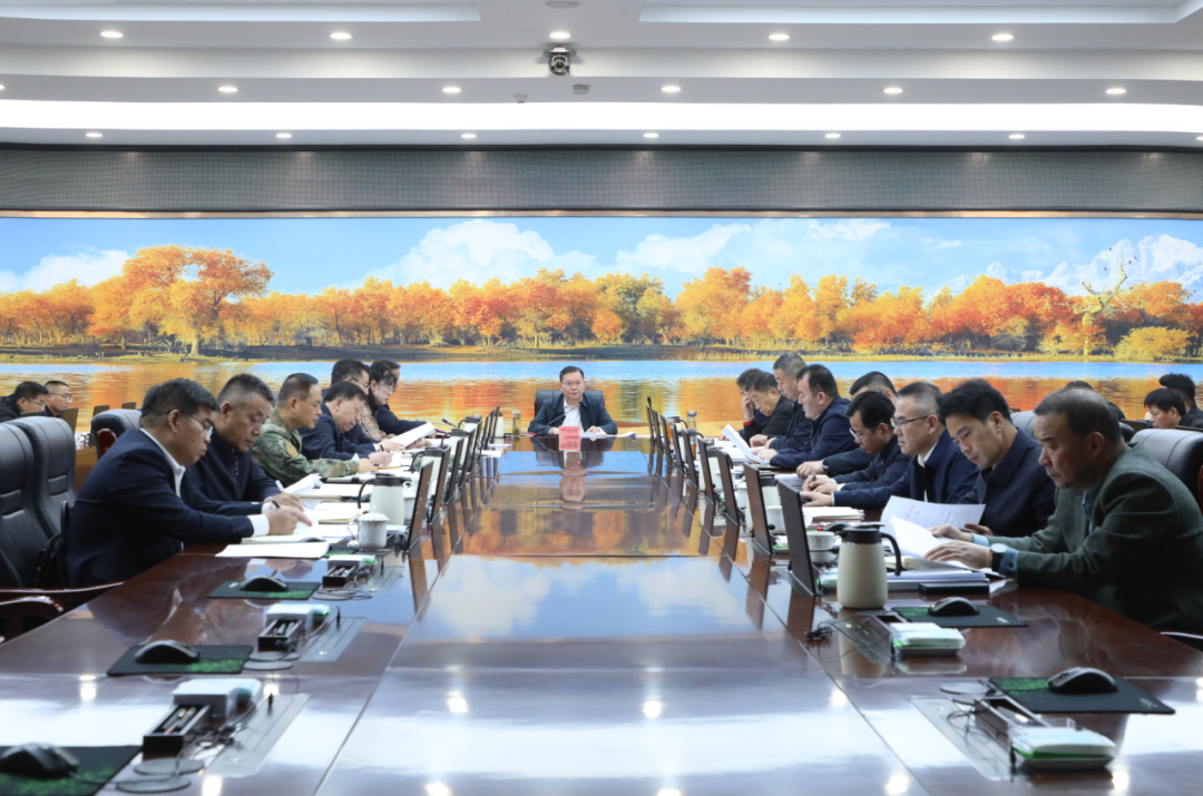 十二届师市党委常委会召开会议