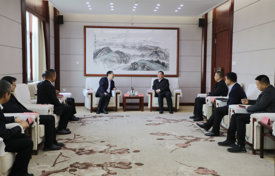 师市党委书记、政委丁翊强会见中国农业发展银行新疆分行客人