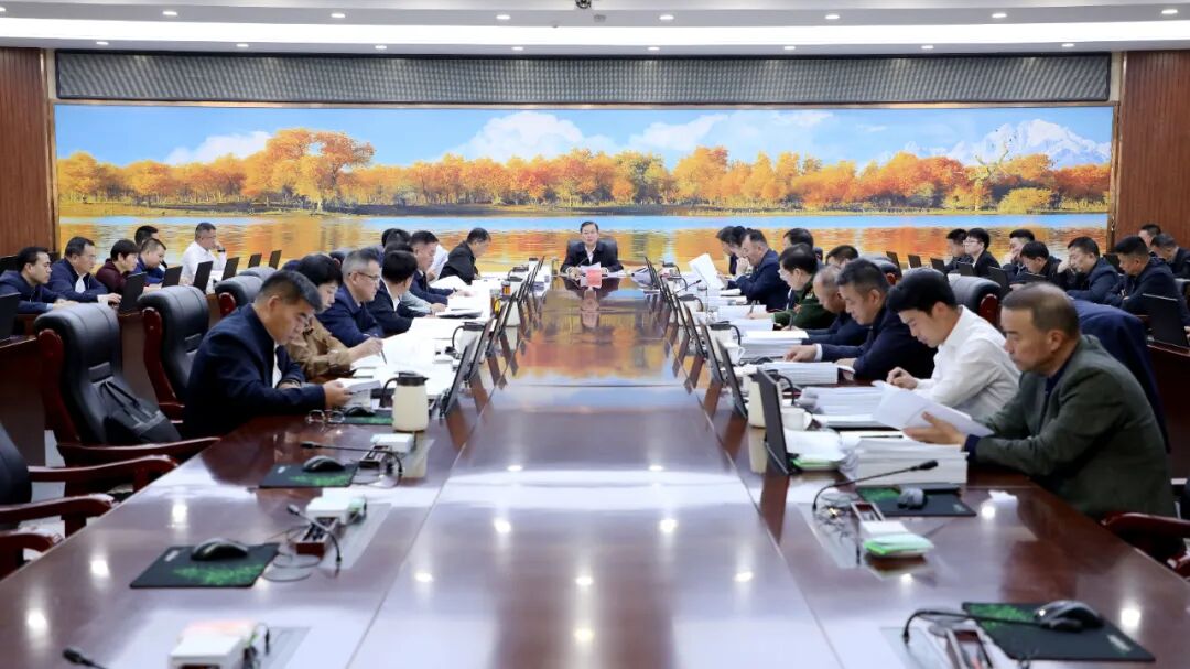 十二届师市党委常委会召开会议