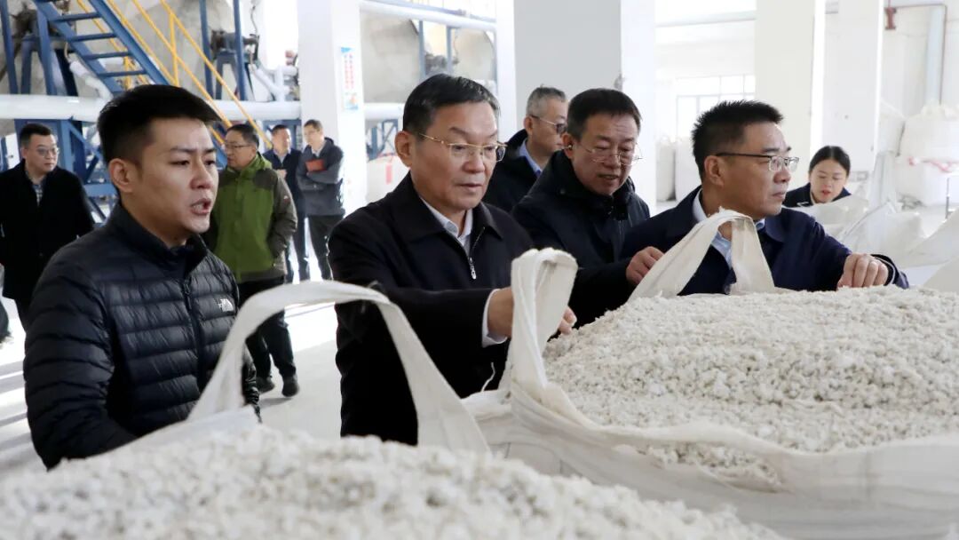 师市党委书记、政委丁翊强在阿拉尔经济技术开发区调研