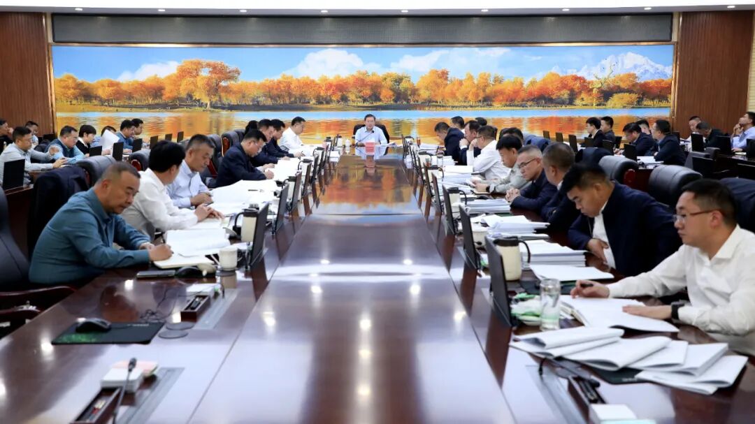 十二届师市党委常委会召开会议