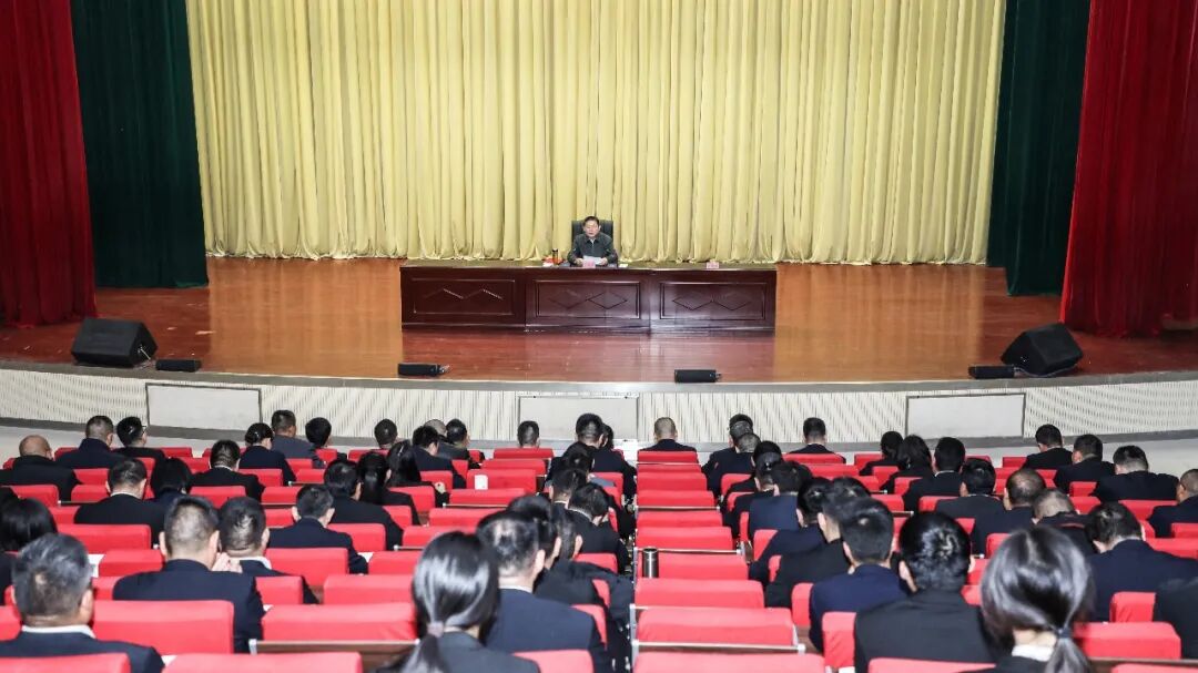 第一师阿拉尔市党委书记、政委、师市宣讲团团长丁翊强在九团梨花镇宣讲党的二十届四中全会精神