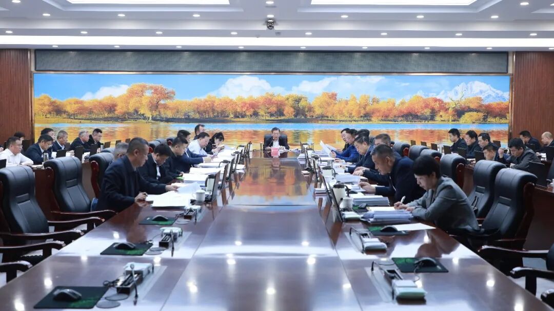 十二届师市党委常委会召开会议