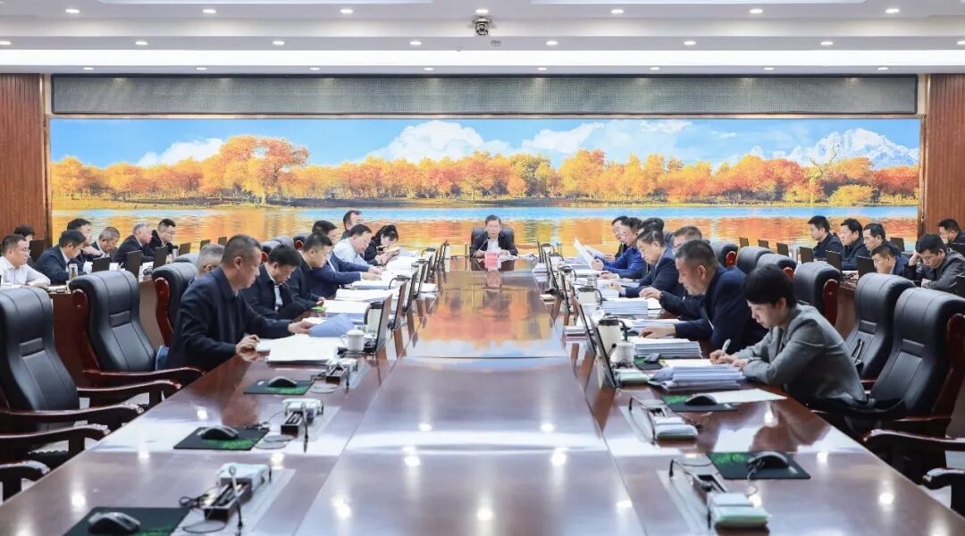 师市党委理论学习中心组举行集体学习会