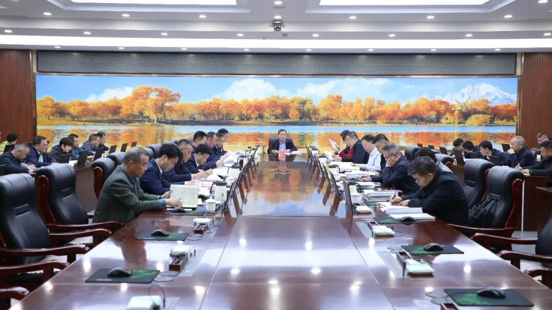 十二届师市党委常委会召开会议