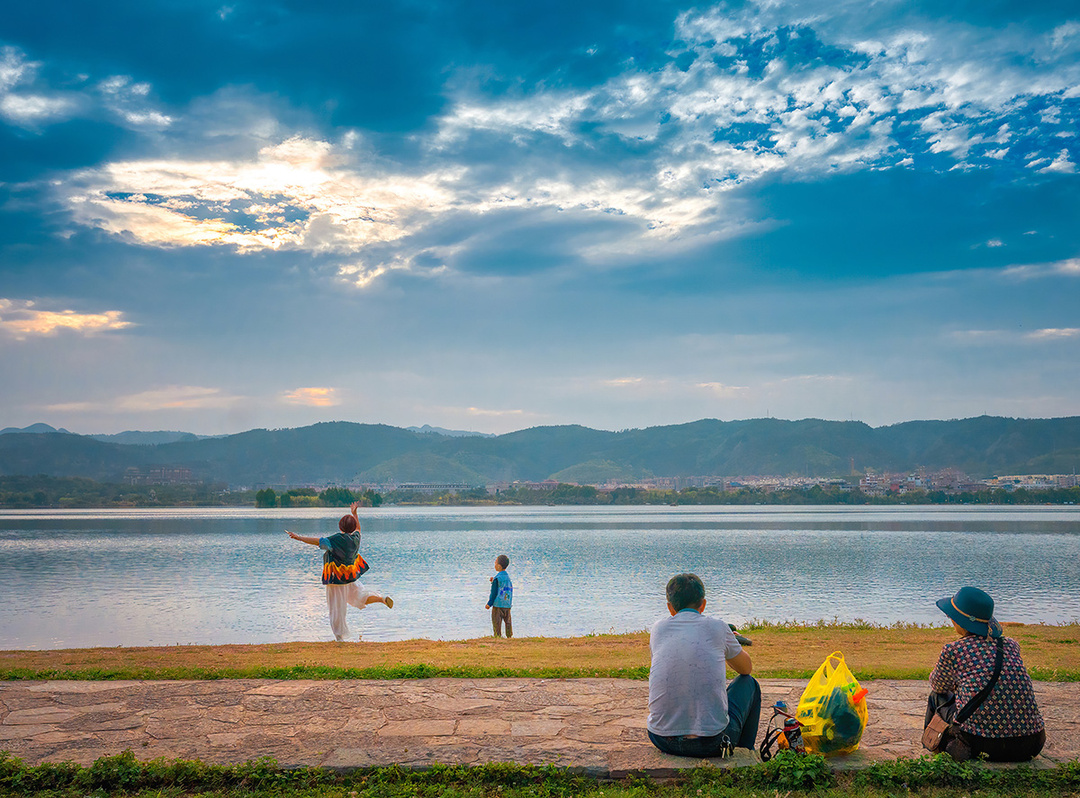 34--舞动未来+胡平华 13888511964.jpg