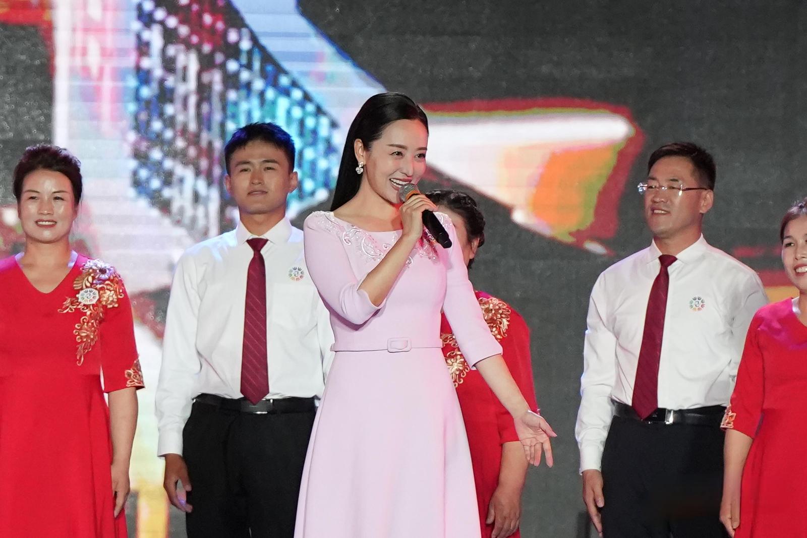 从六盘山下小山村唱到全国大舞台！宁夏“满天星”农民合唱团村歌嘹亮，又美又飒！