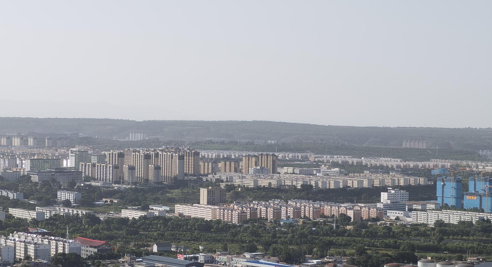 两化一振兴 塞上谱新篇 | 既保障“住有所居”也推动“住有优居”固原市“保障+市场”双轨制住房体系让城市更有温度