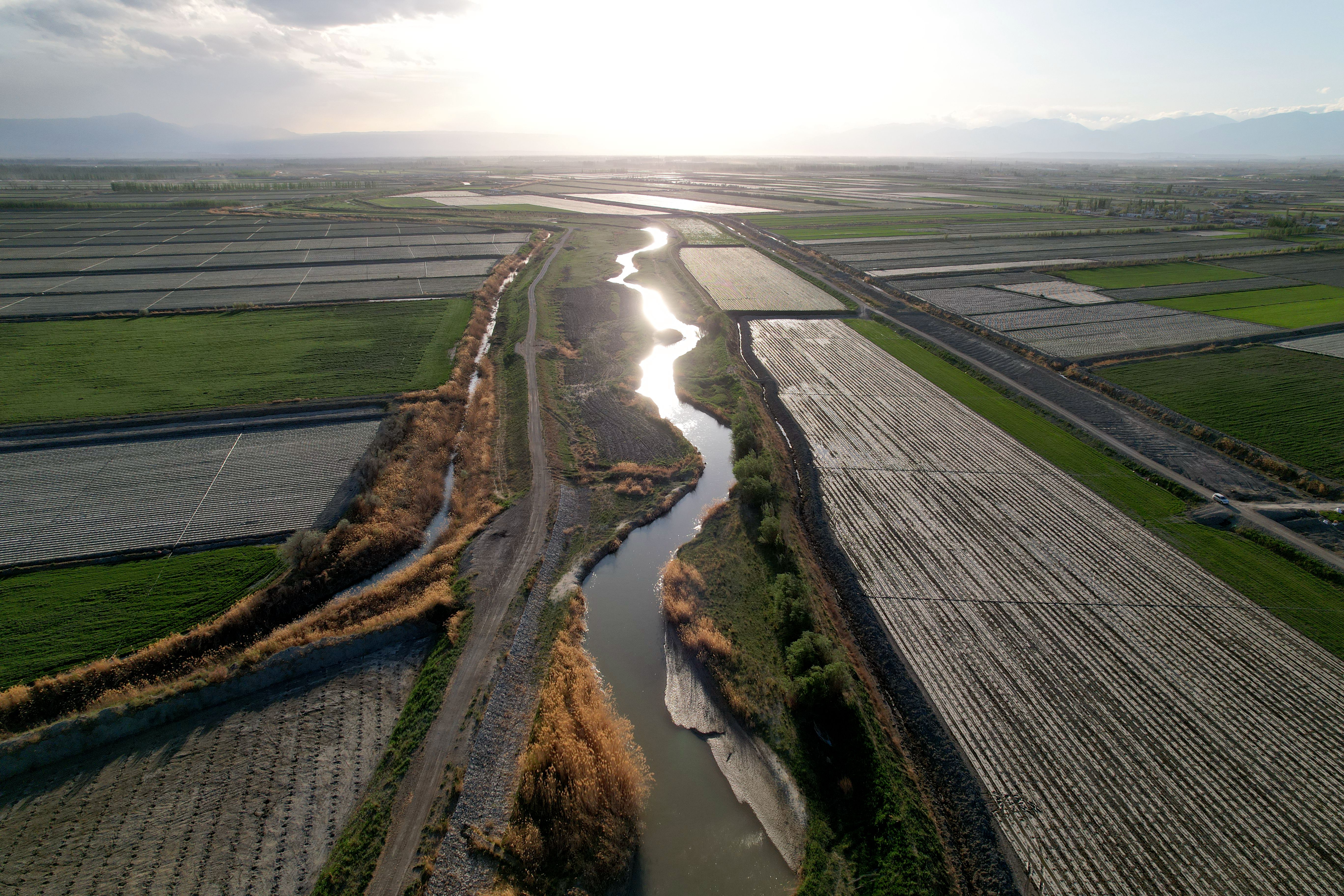 兵团第二师铁门关市-二十二团:保护河道 造福后代