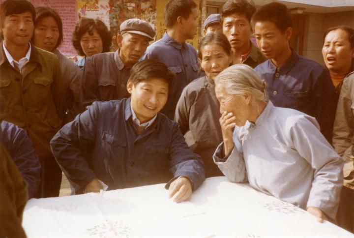 In 1983, Xi Jinping set up a table on a street to hear suggestions and concerns from local residents in Zhengding County in north China's Hebei Province. /China Media Group